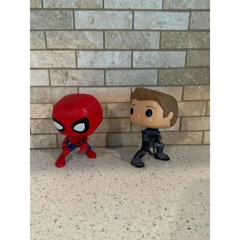 funkopop hawlkeye bobble head and Spider-Man bobble head ‎ bg